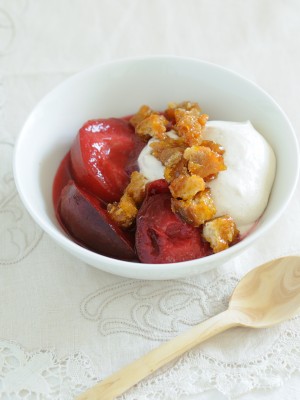 Caramel Crumbs with Plums & Cream