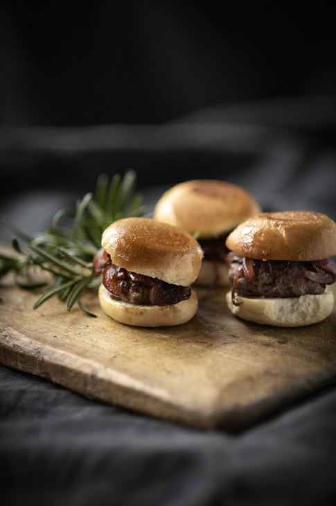 Mini burger sliders w caramelised onion jam