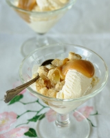 Ginger caramel icecream sundae