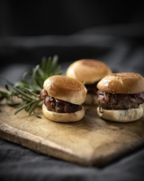 Mini burger sliders w caramelised onion jam